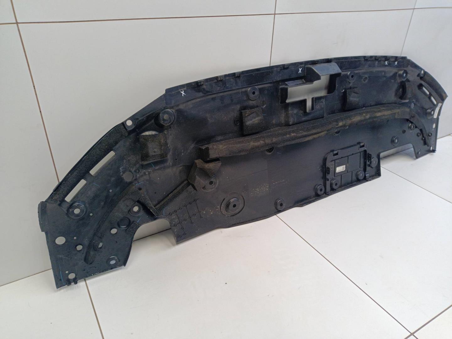 Кожух замка капота