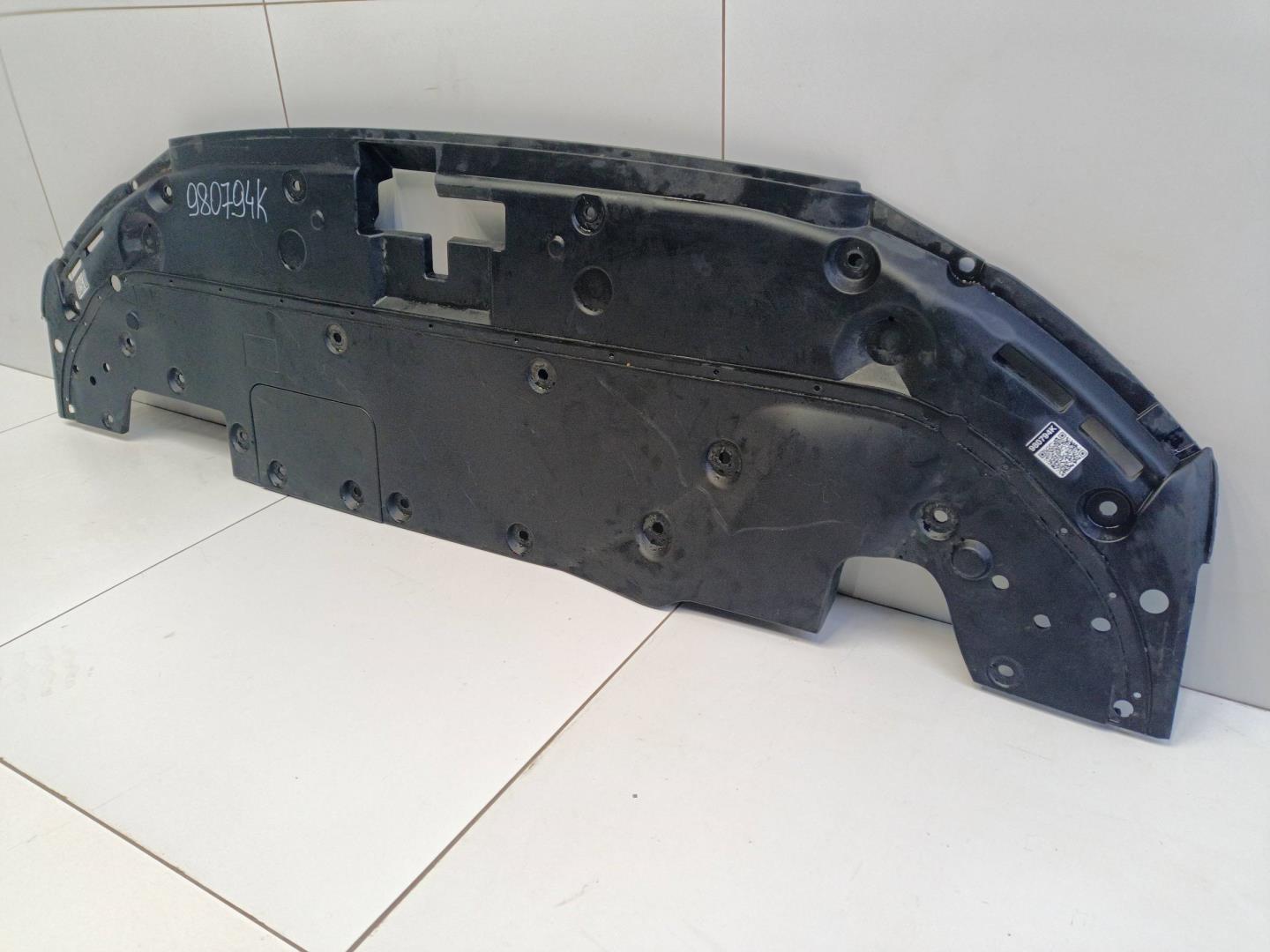 Кожух замка капота