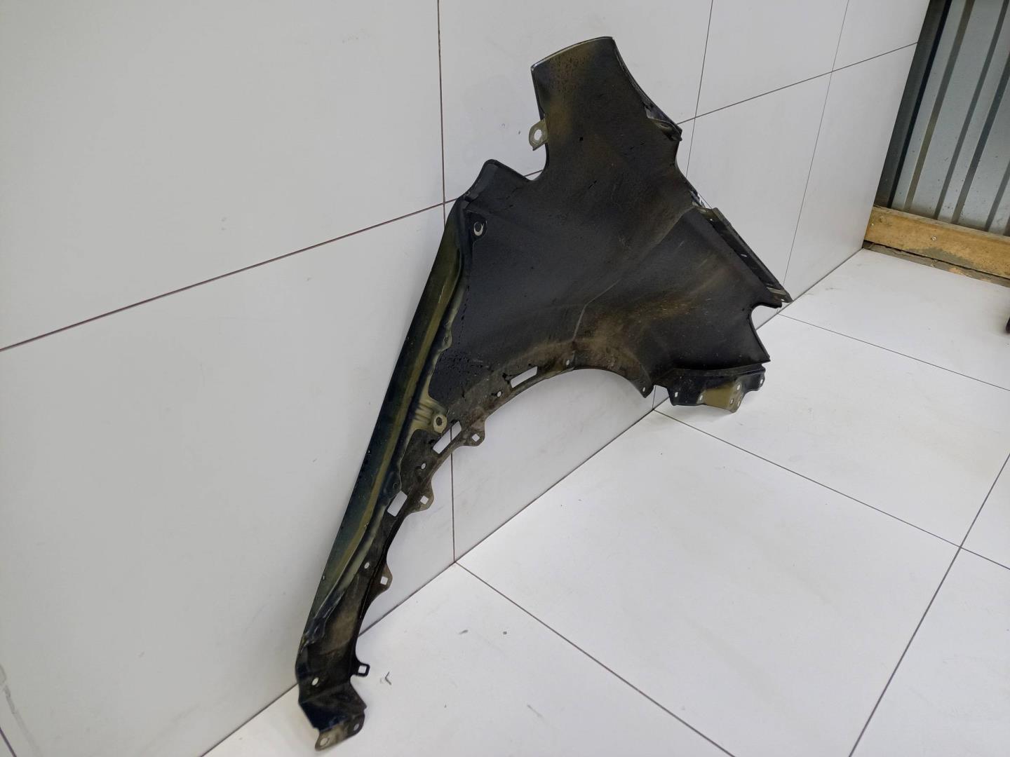 Крыло переднее левое