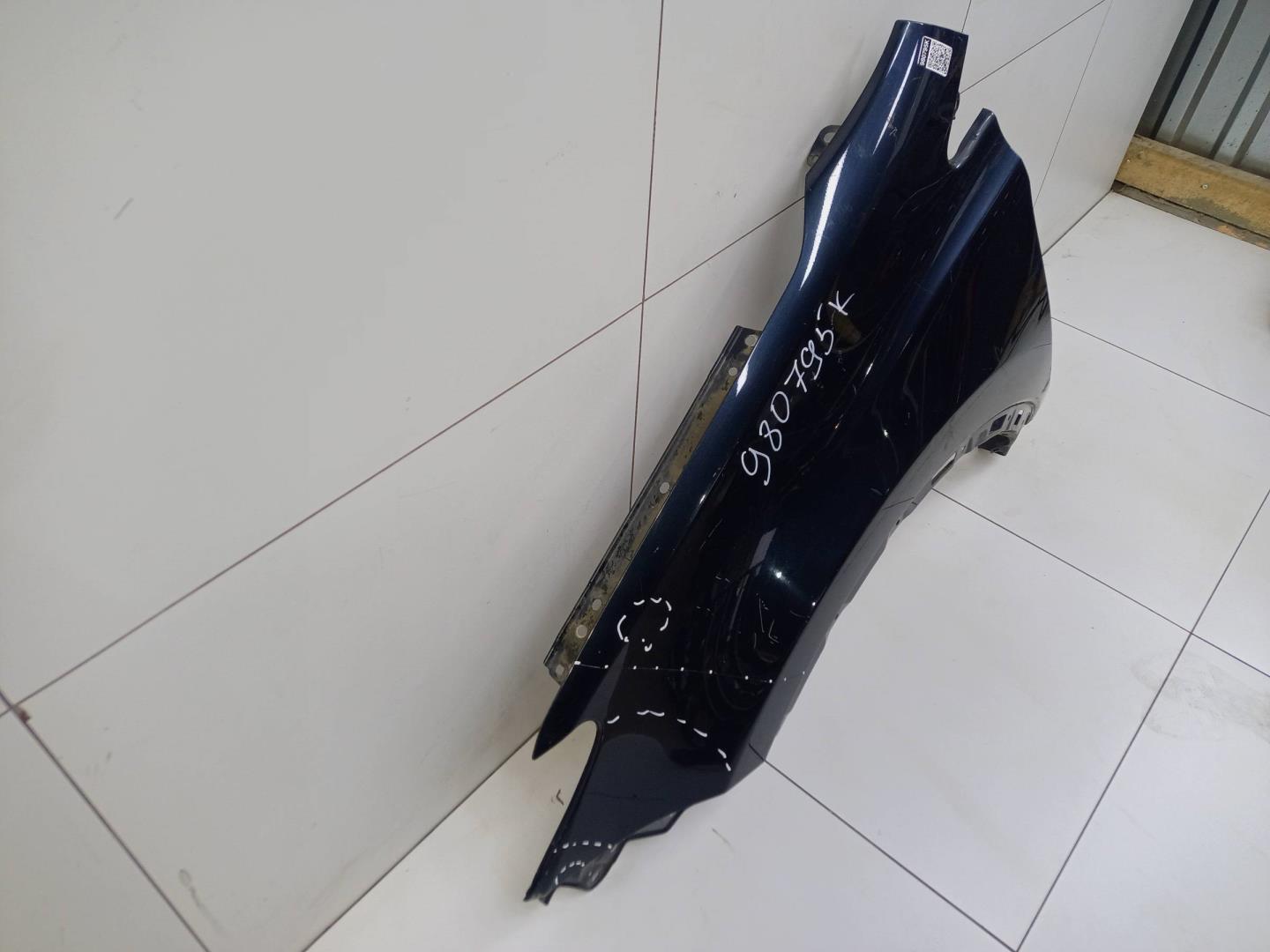 Крыло переднее левое