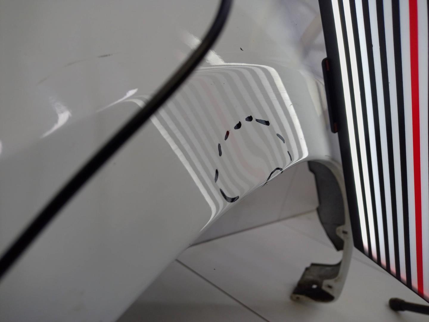 Крыло переднее левое