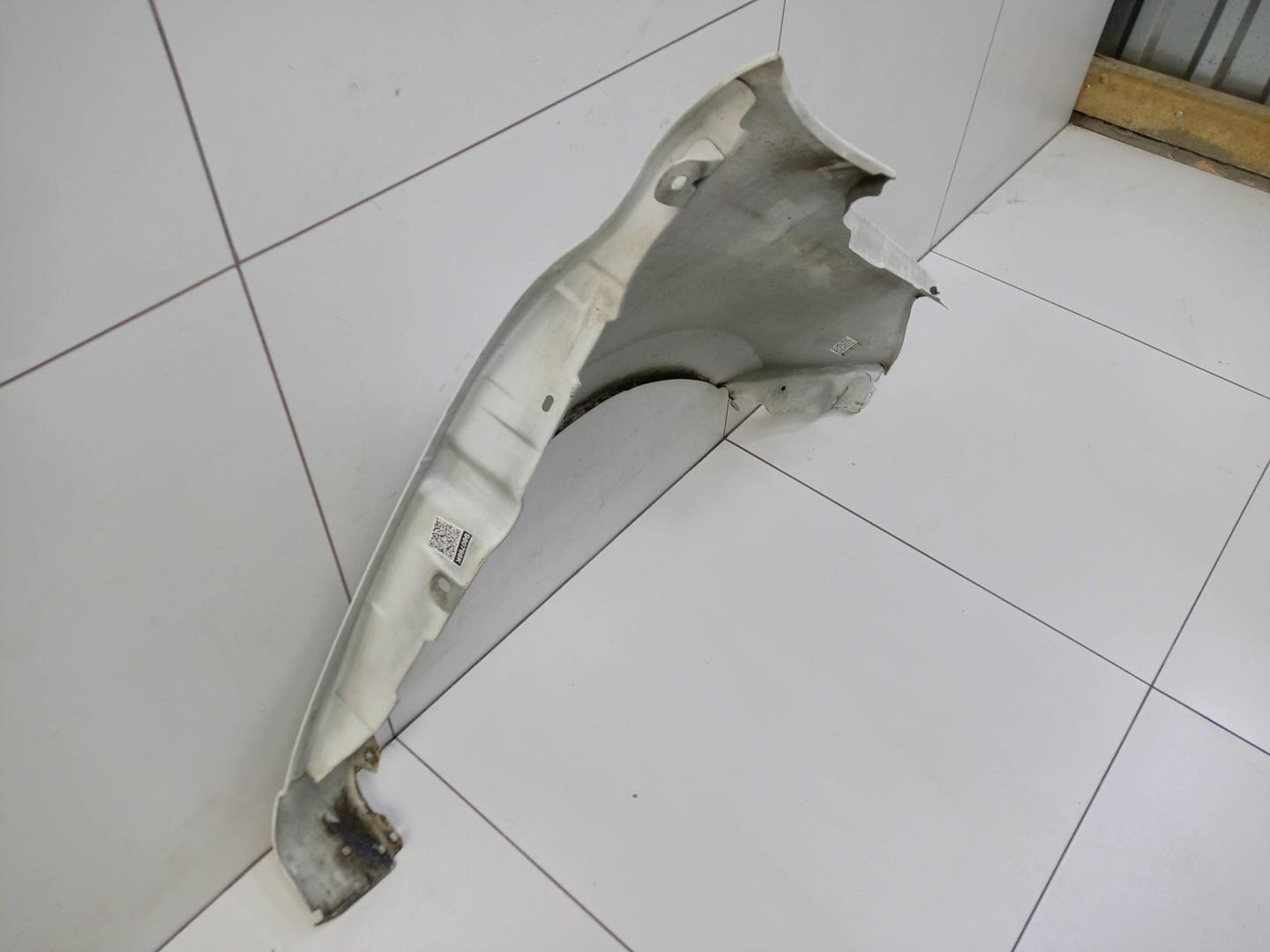 Крыло переднее левое