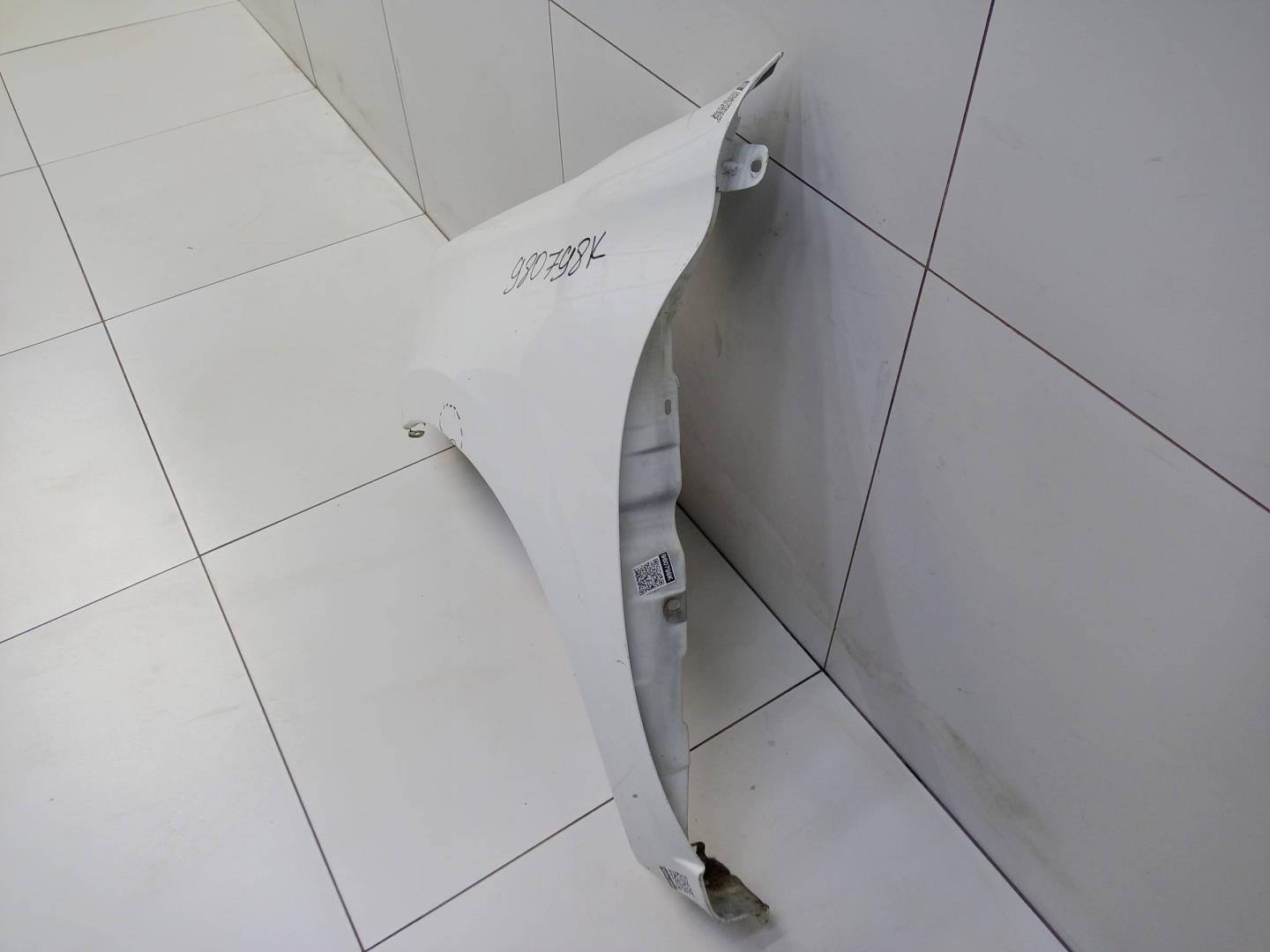 Крыло переднее левое