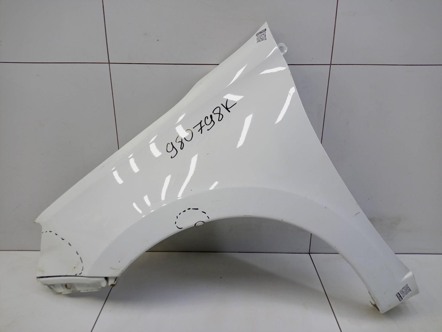 Крыло переднее левое