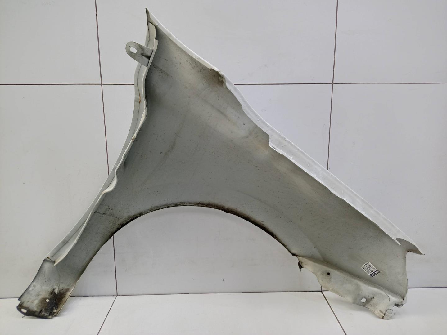 Крыло переднее левое