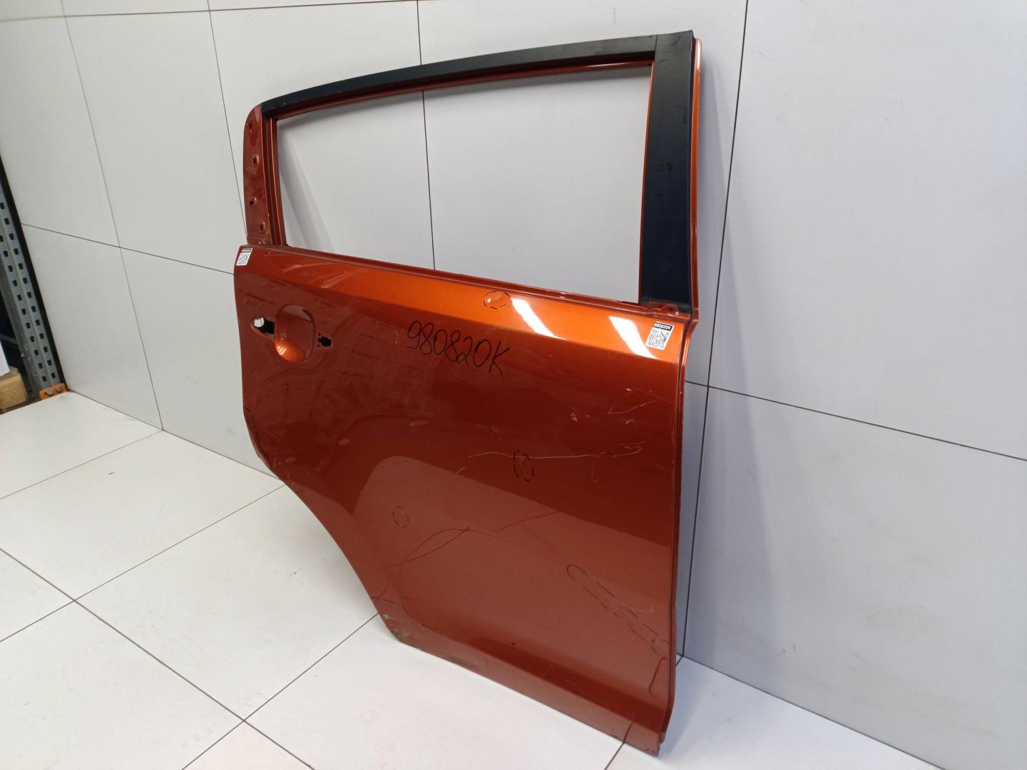 Дверь задняя правая