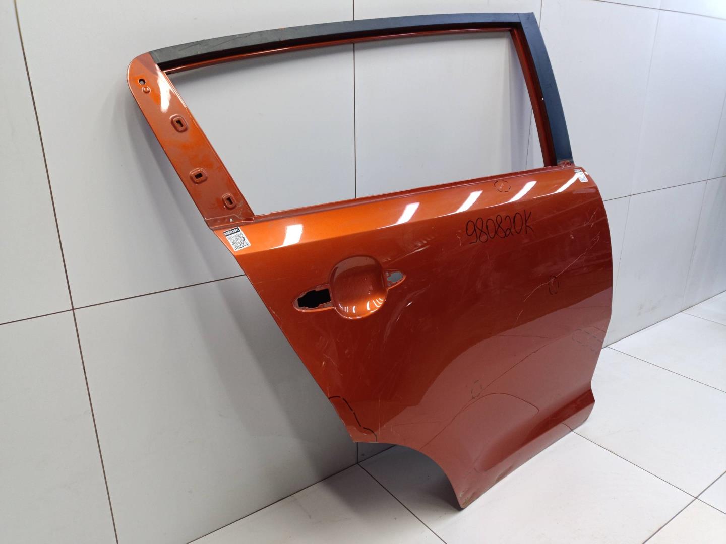 Дверь задняя правая