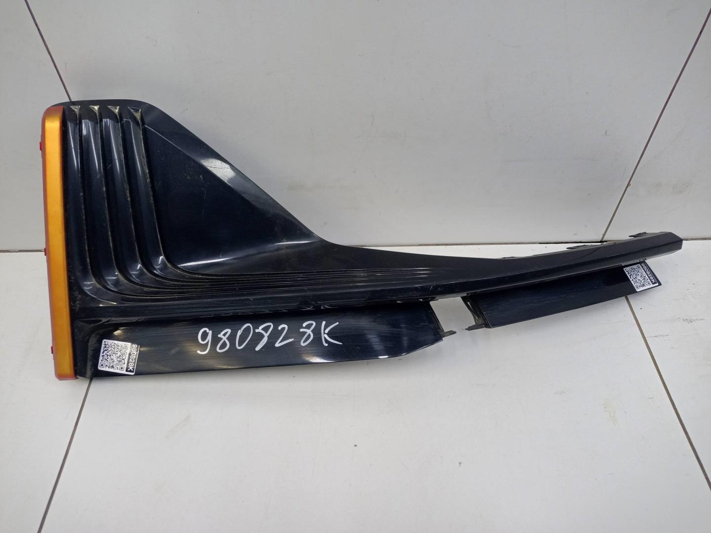 Накладка переднего бампера правая