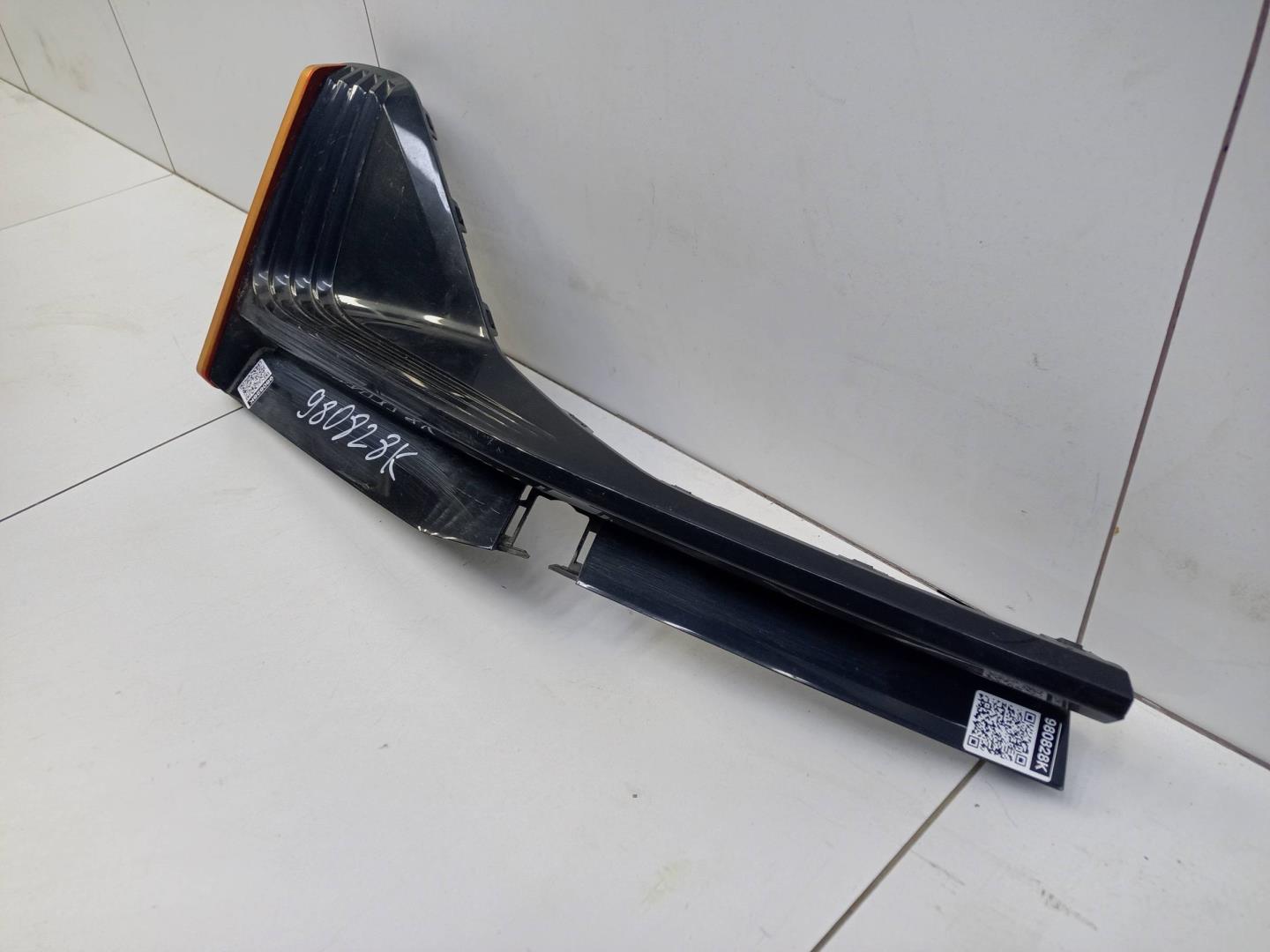 Накладка переднего бампера правая