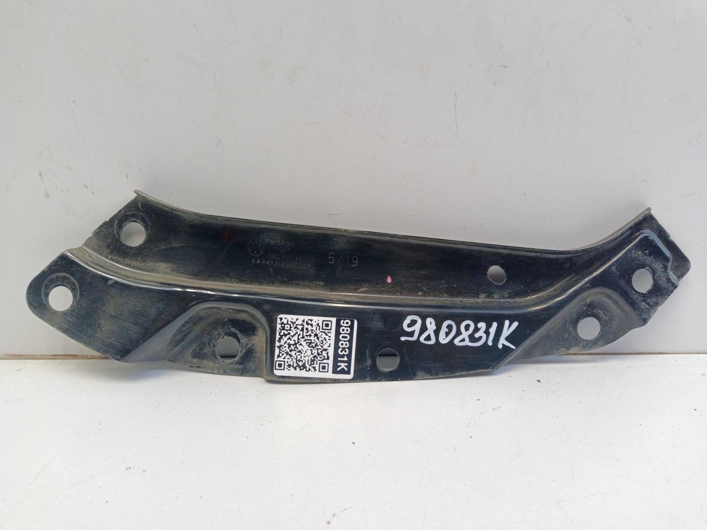 Кронштейн фар правый