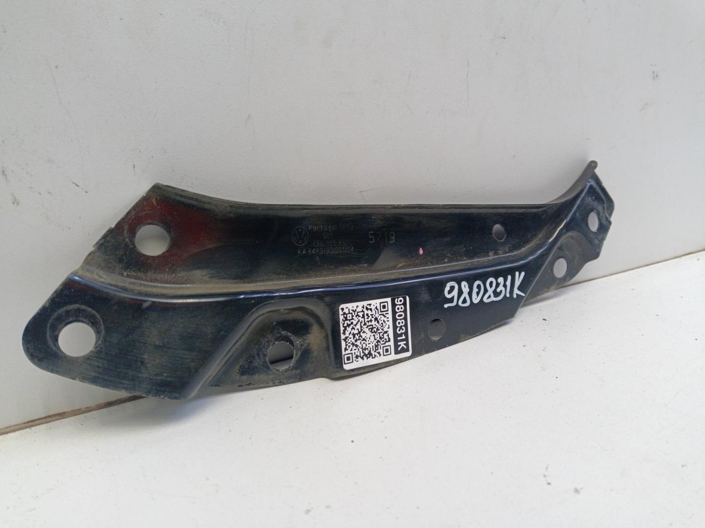 Кронштейн фар правый