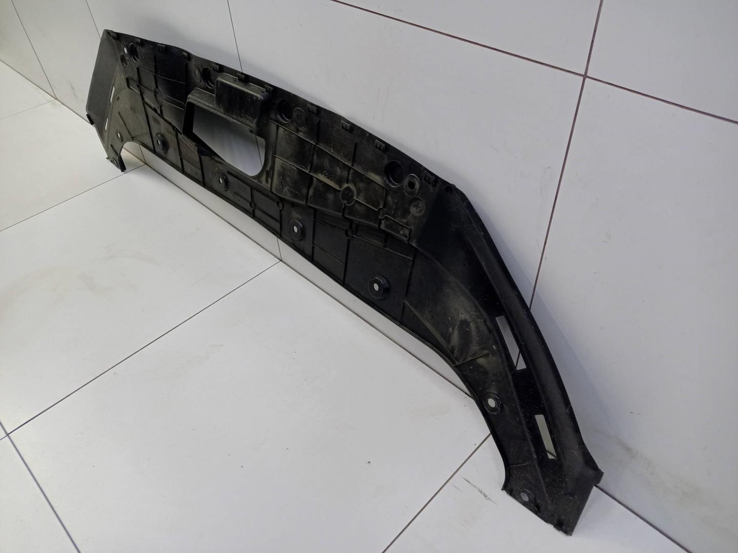 Кожух замка капота