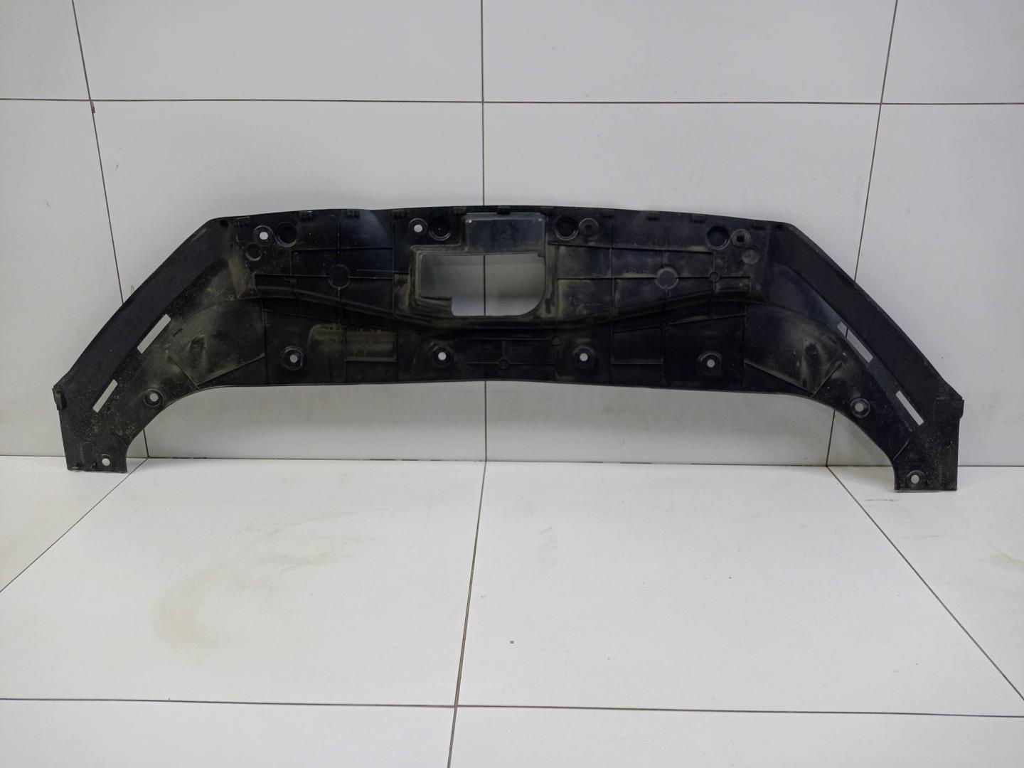 Кожух замка капота