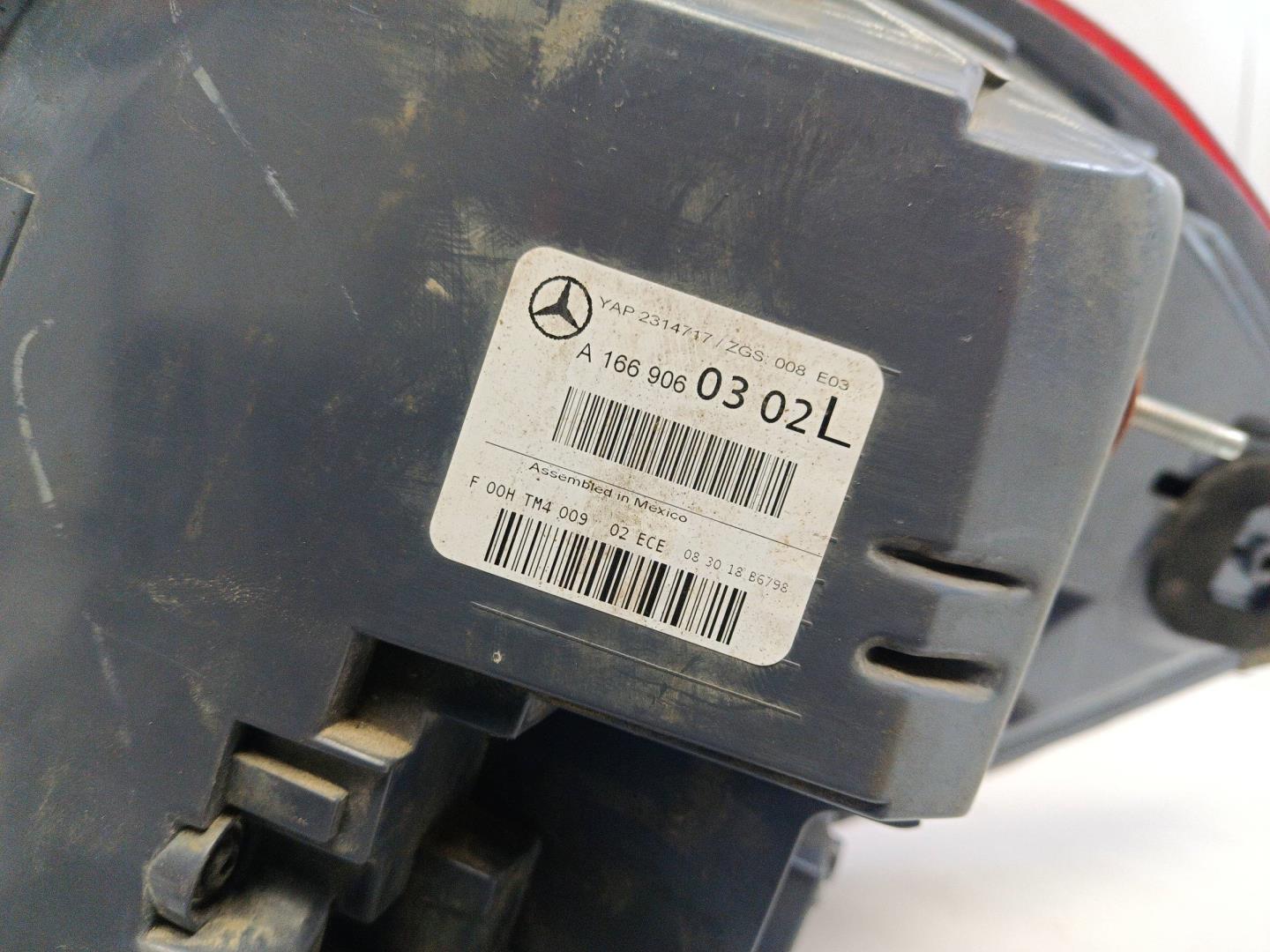 Фонарь задний наружный левый