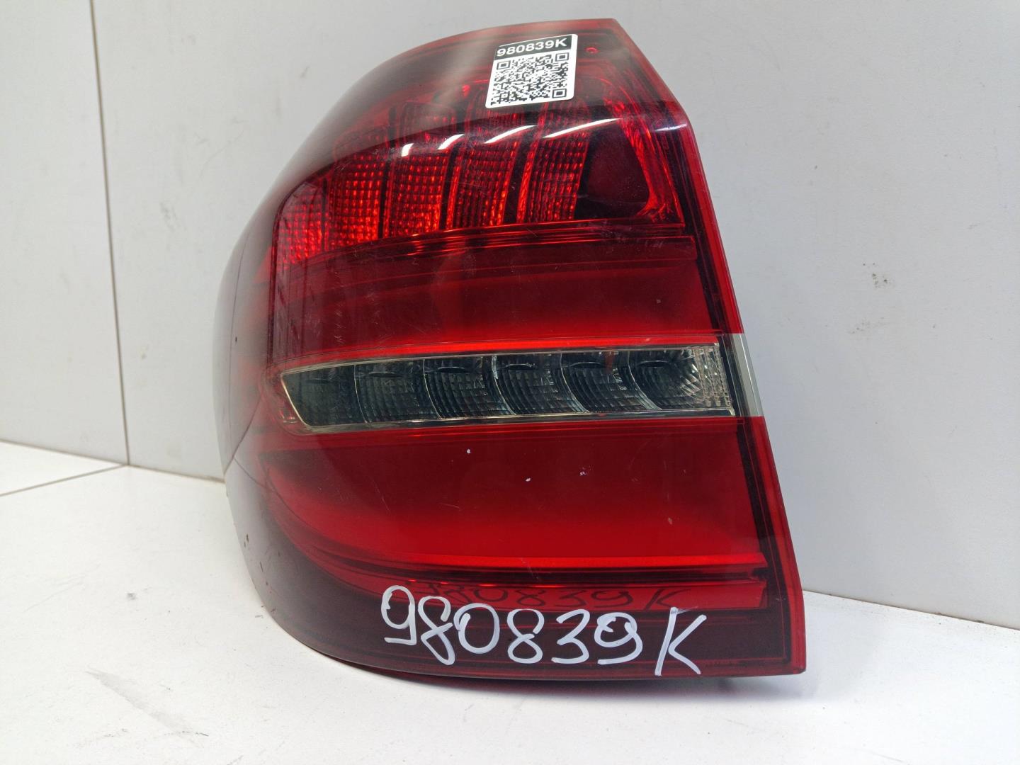 Фонарь задний наружный левый