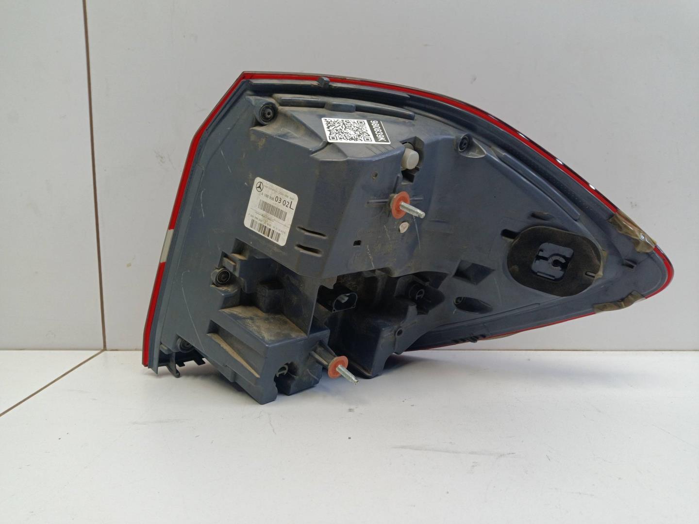 Фонарь задний наружный левый