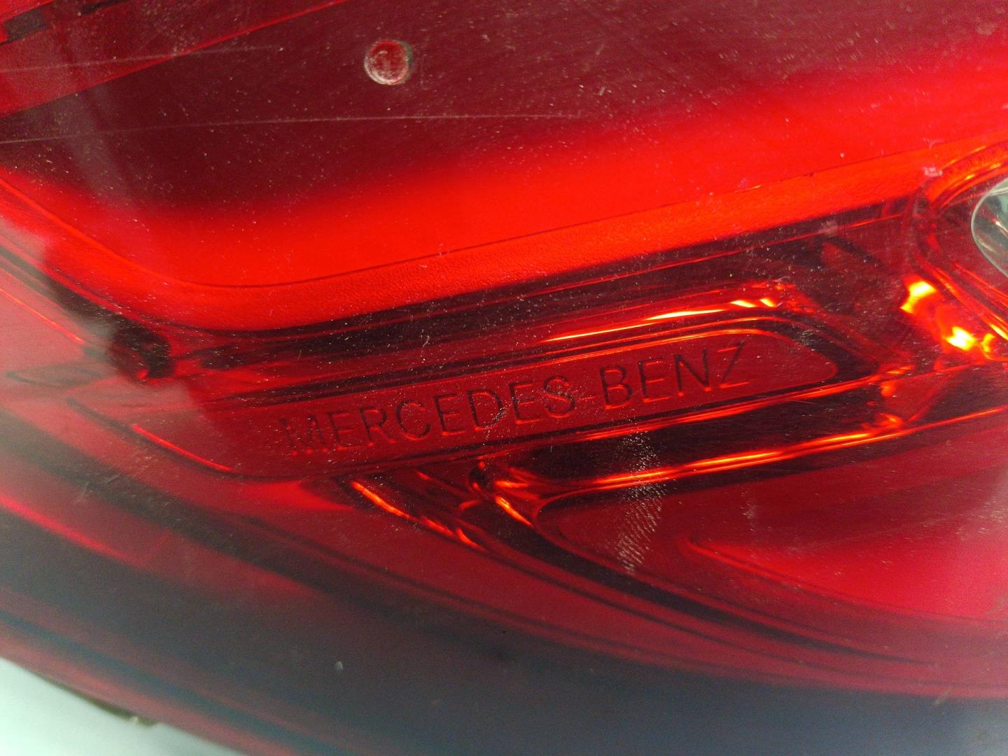 Фонарь задний наружный левый