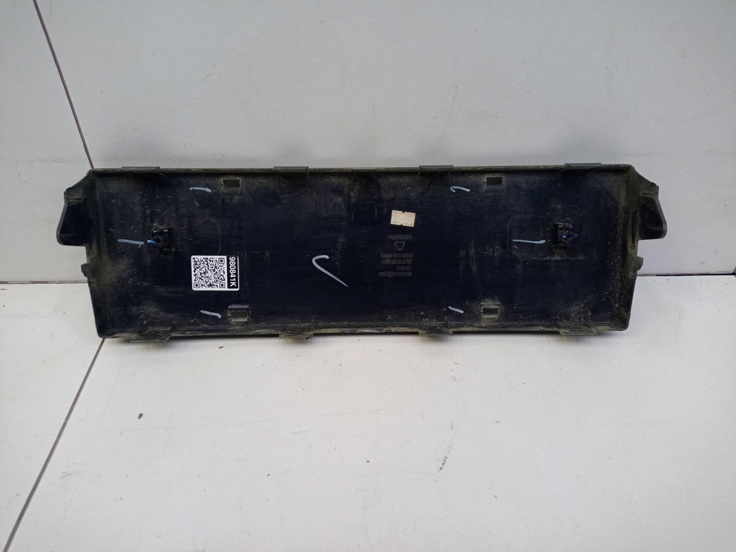 Накладка переднего бампера под номер