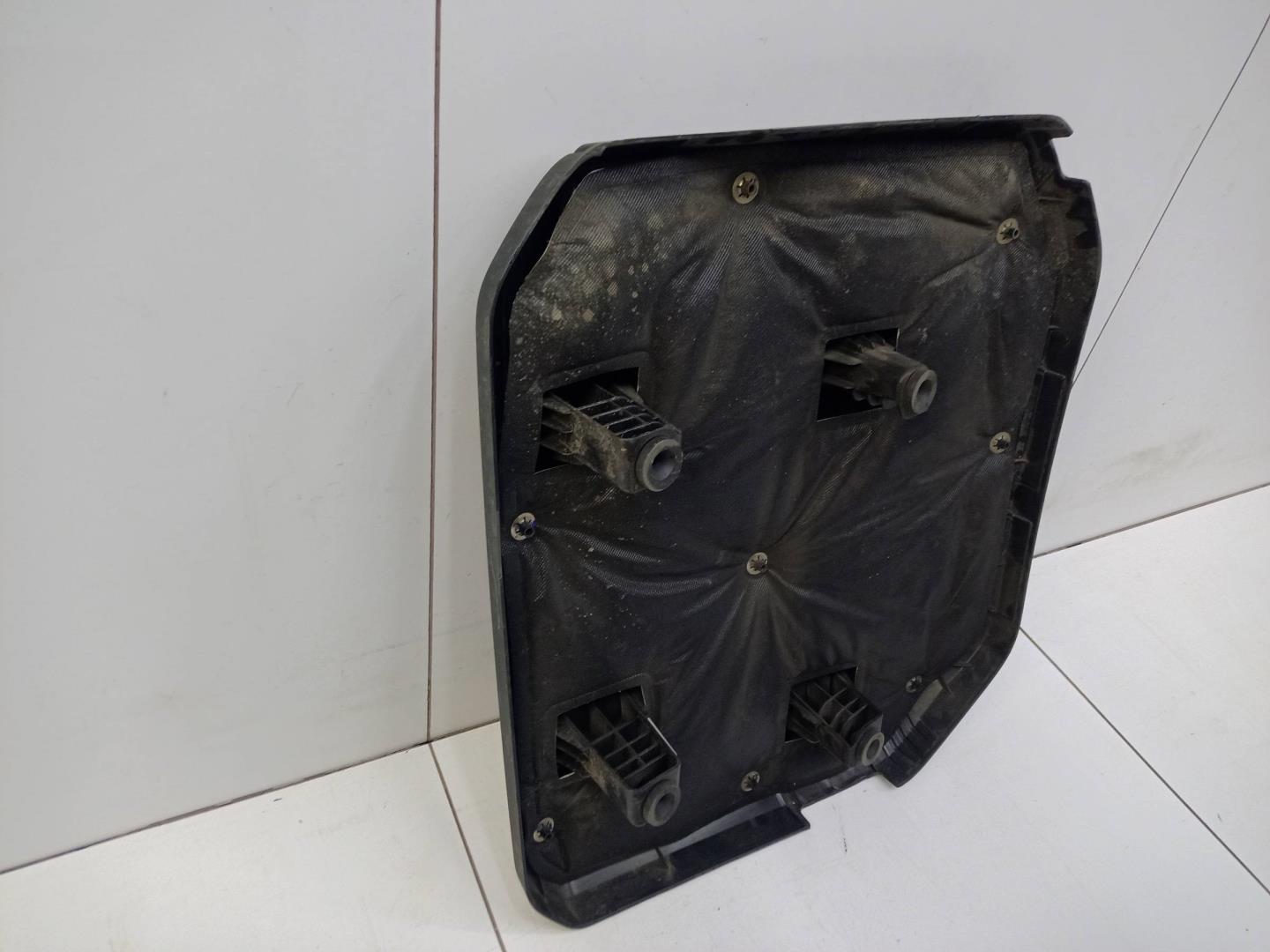 Крышка двигателя