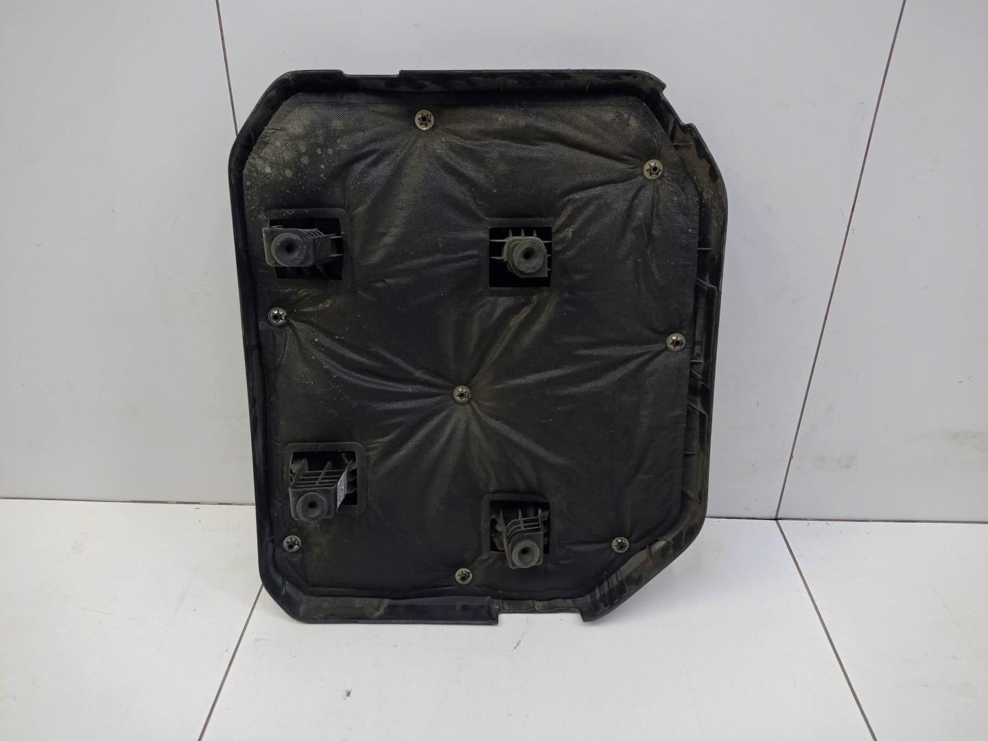 Крышка двигателя