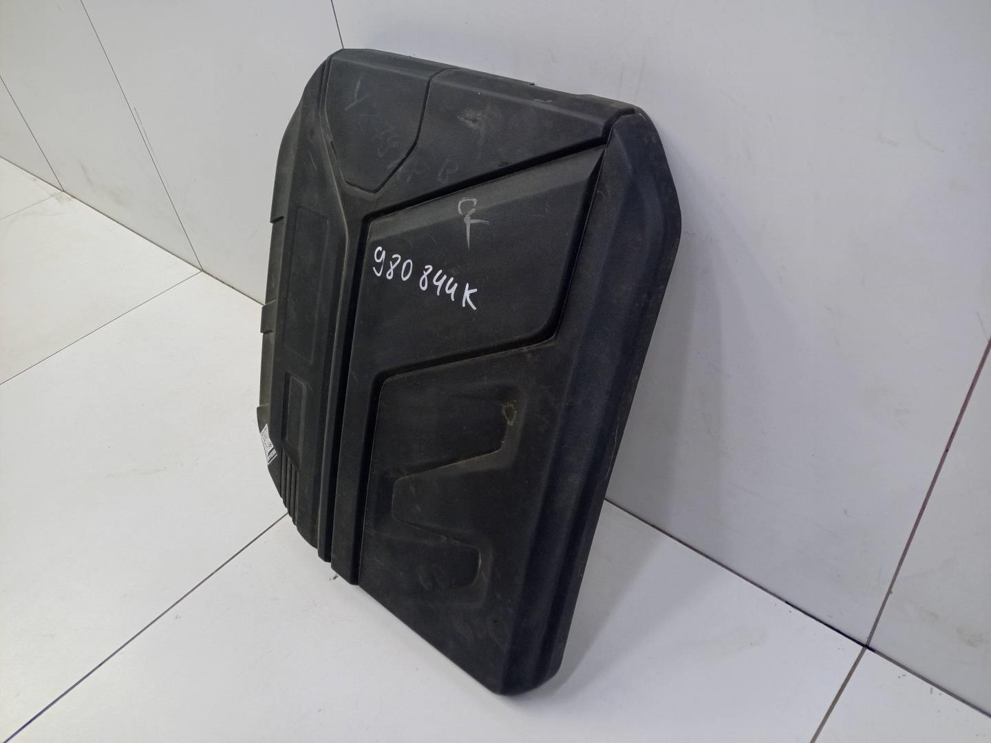 Крышка двигателя