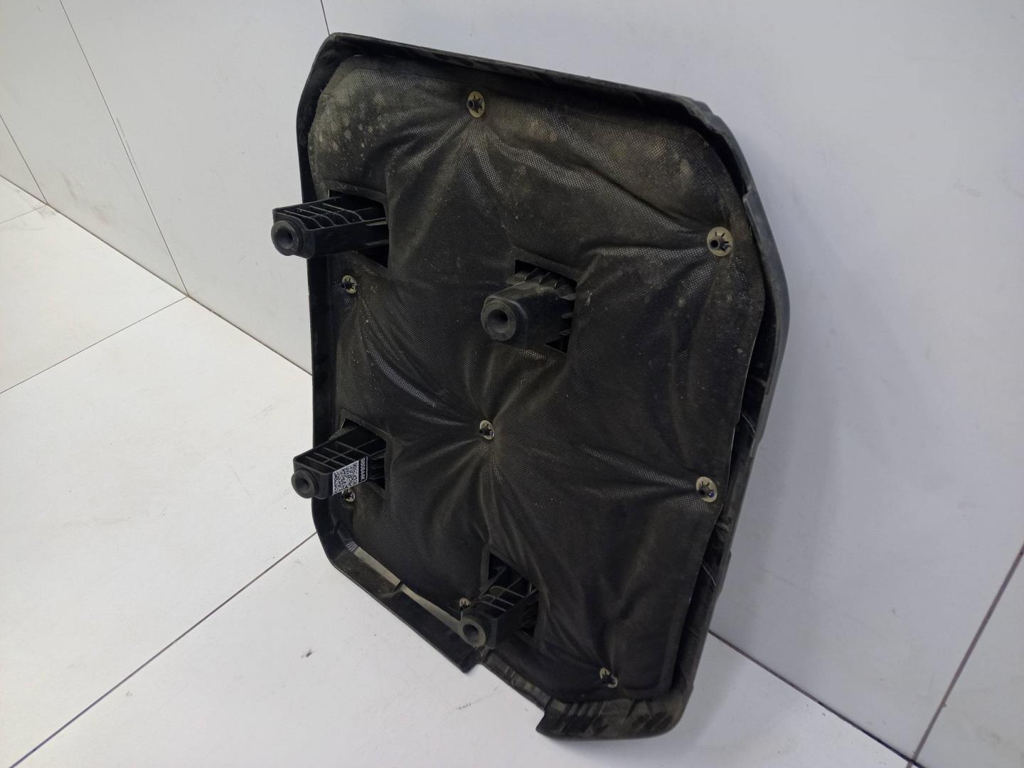 Крышка двигателя