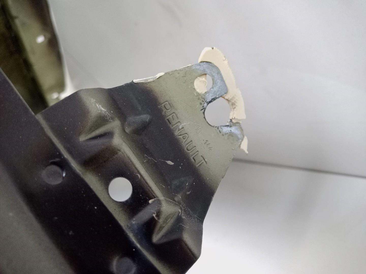 Крыло переднее левое