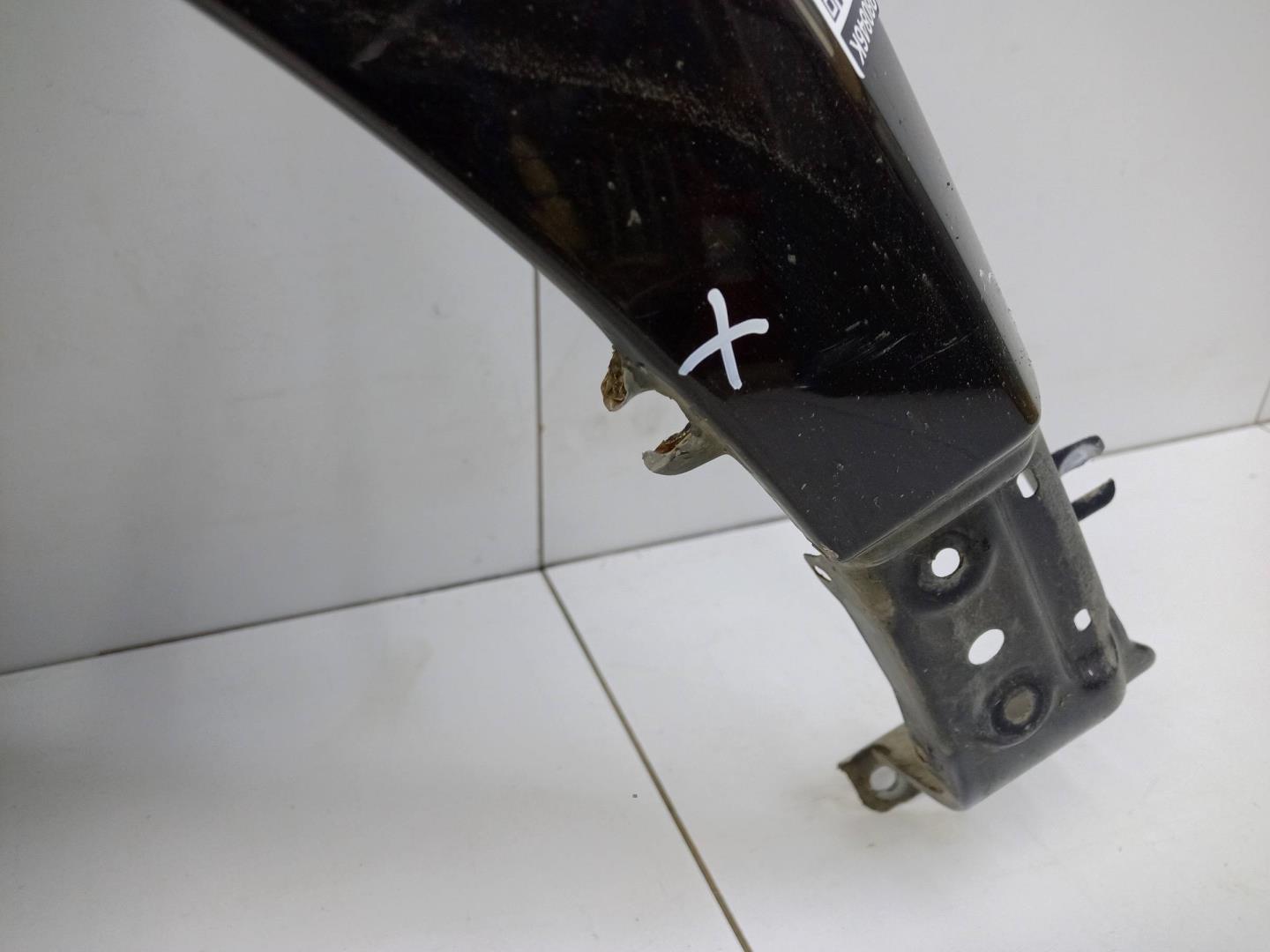 Крыло переднее левое