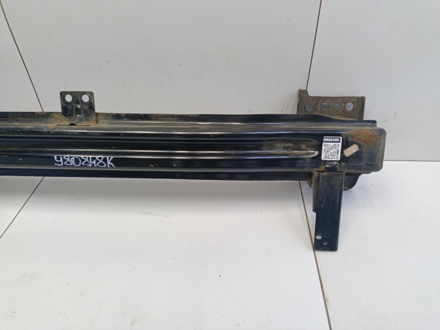 Усилитель переднего бампера