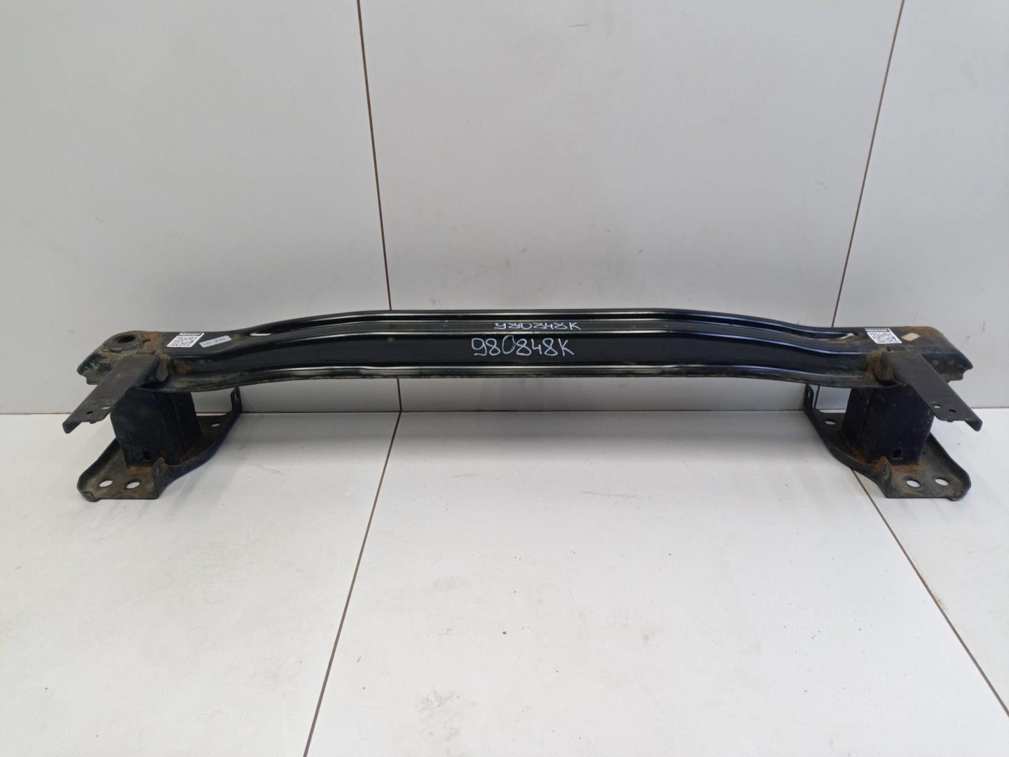 Усилитель переднего бампера