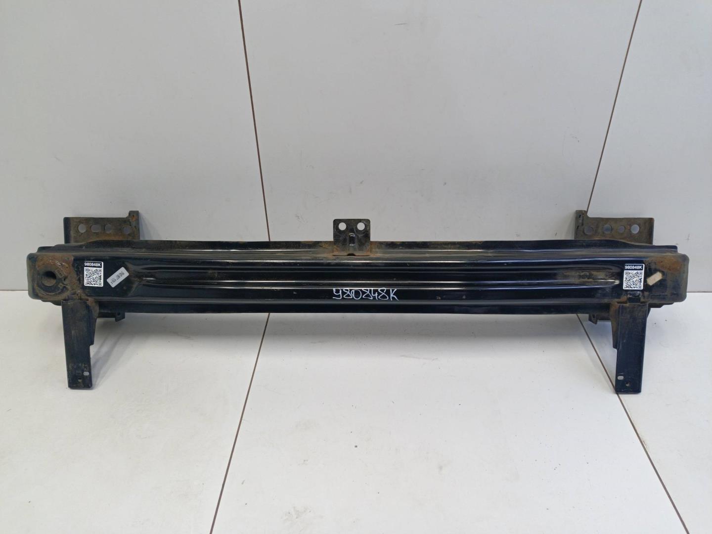 Усилитель переднего бампера