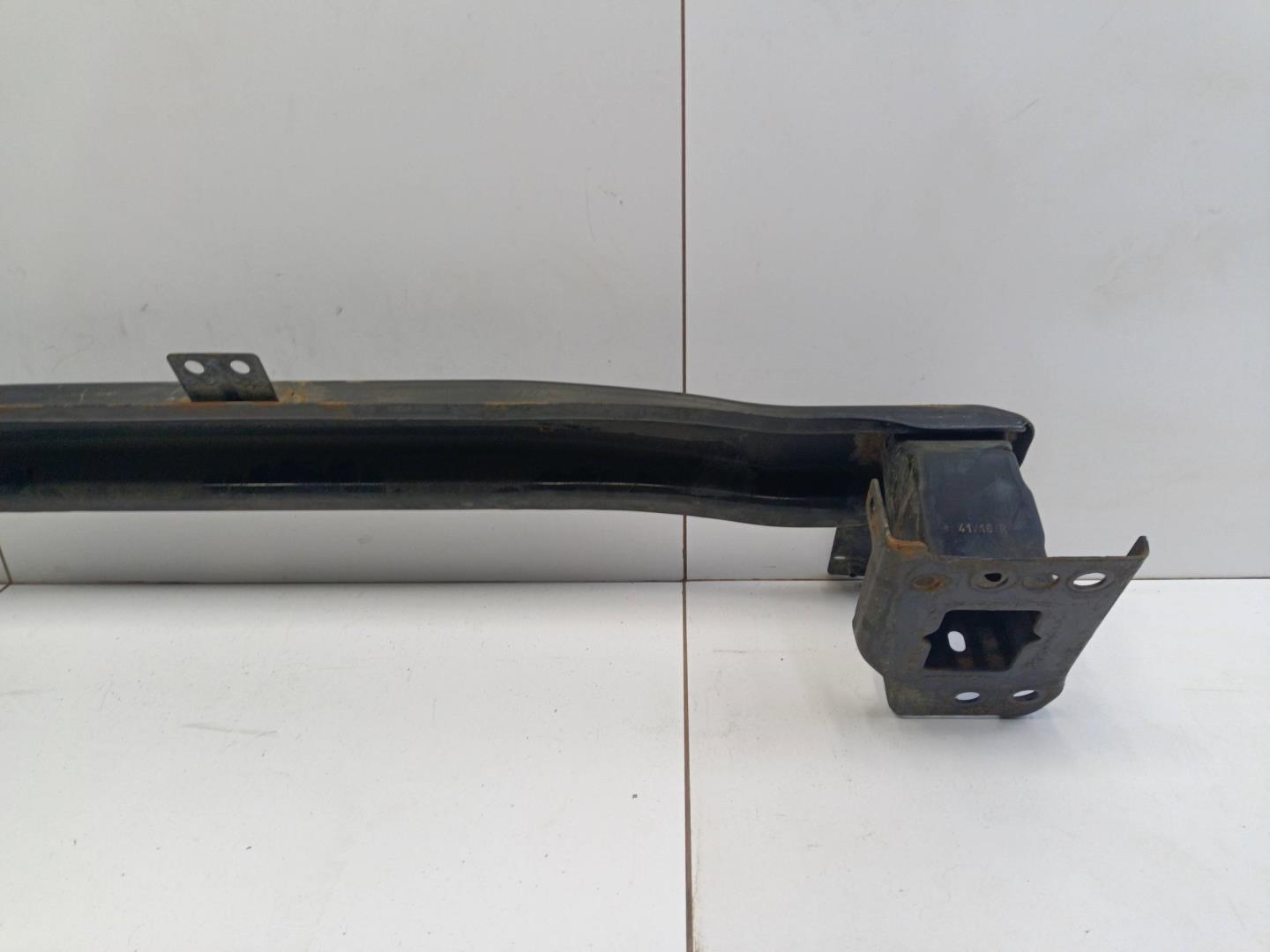 Усилитель переднего бампера