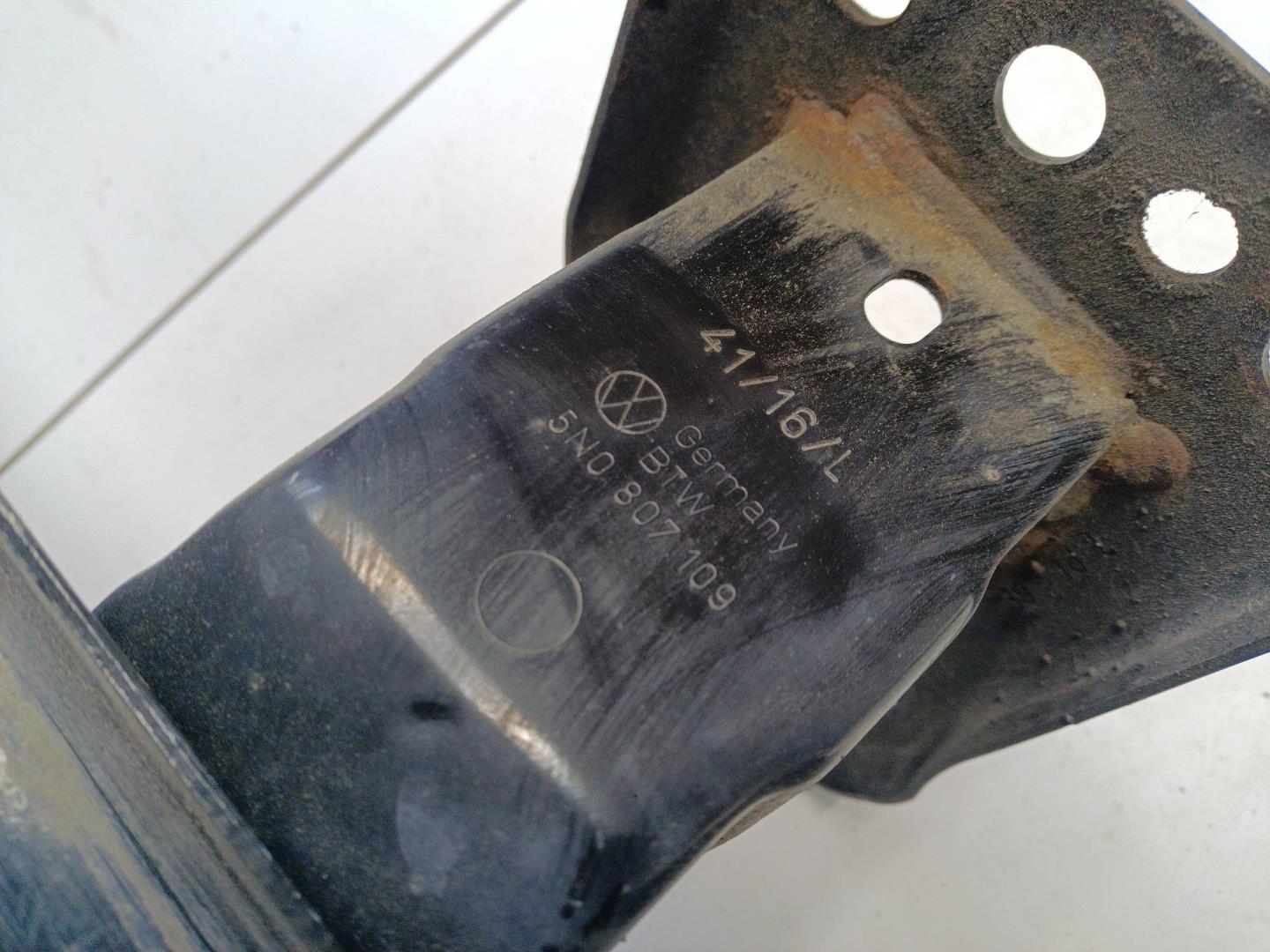 Усилитель переднего бампера