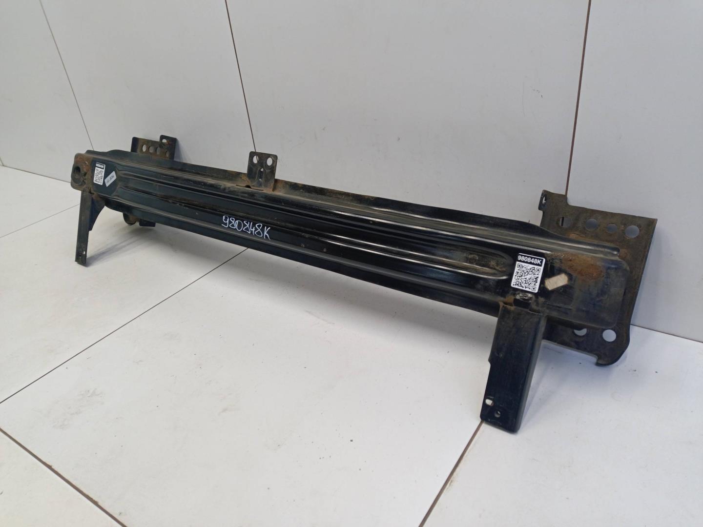 Усилитель переднего бампера