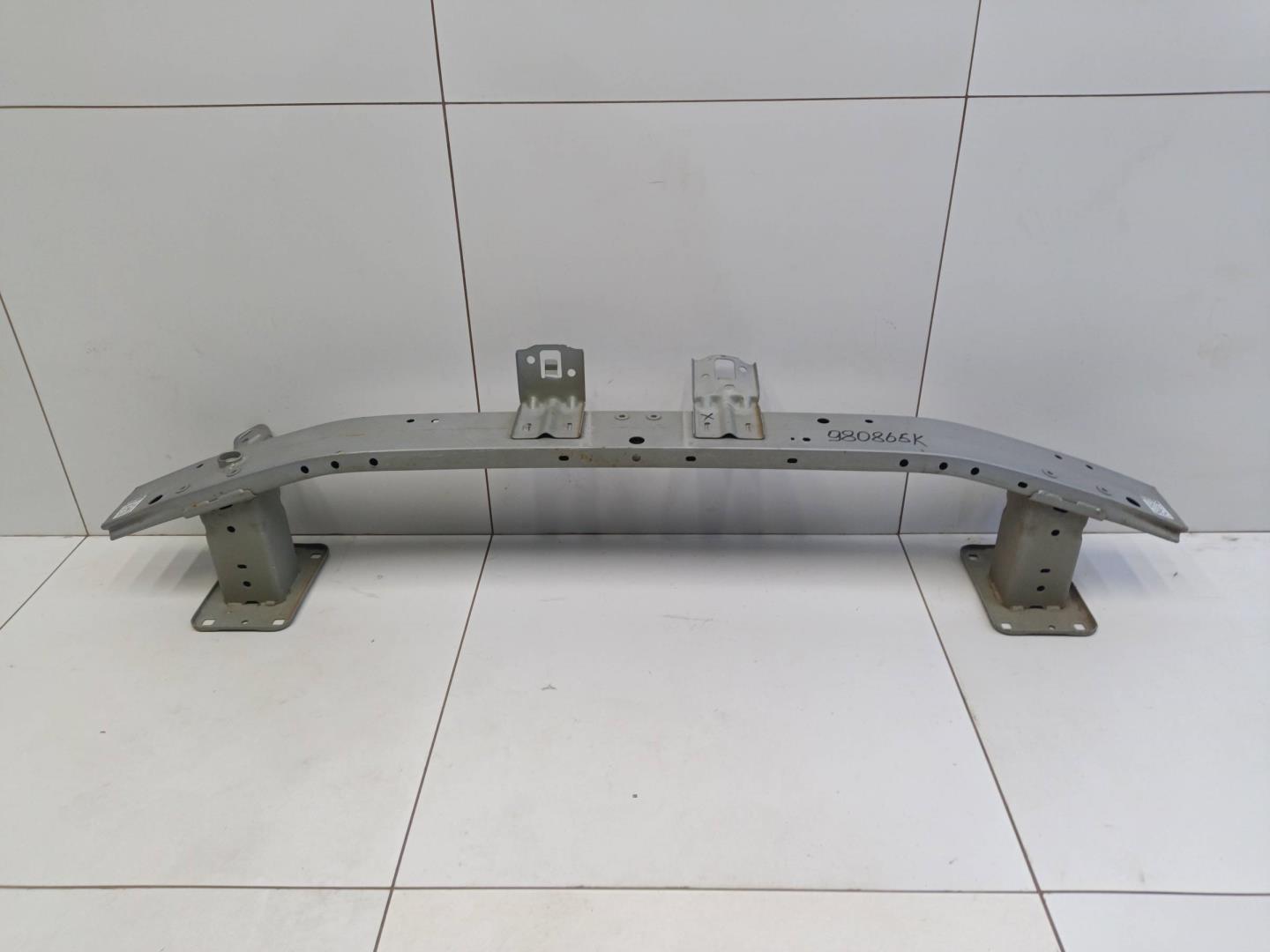 Усилитель переднего бампера