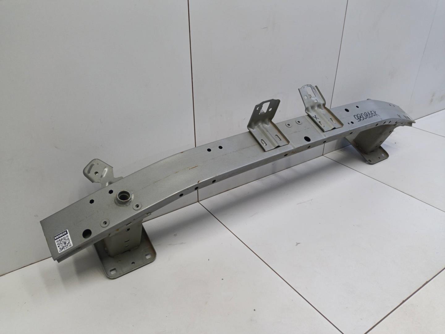 Усилитель переднего бампера