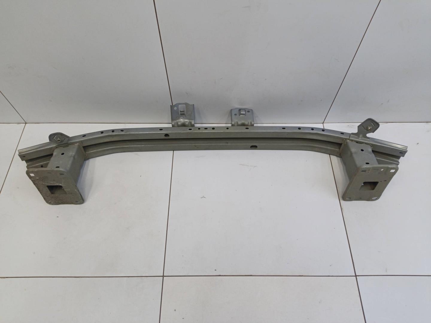 Усилитель переднего бампера