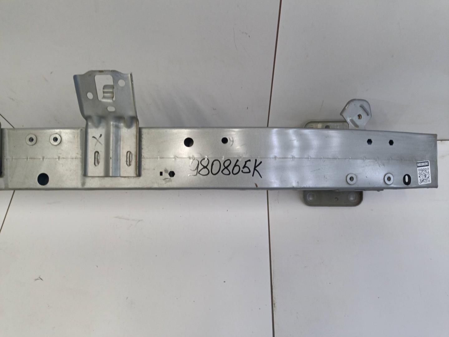 Усилитель переднего бампера