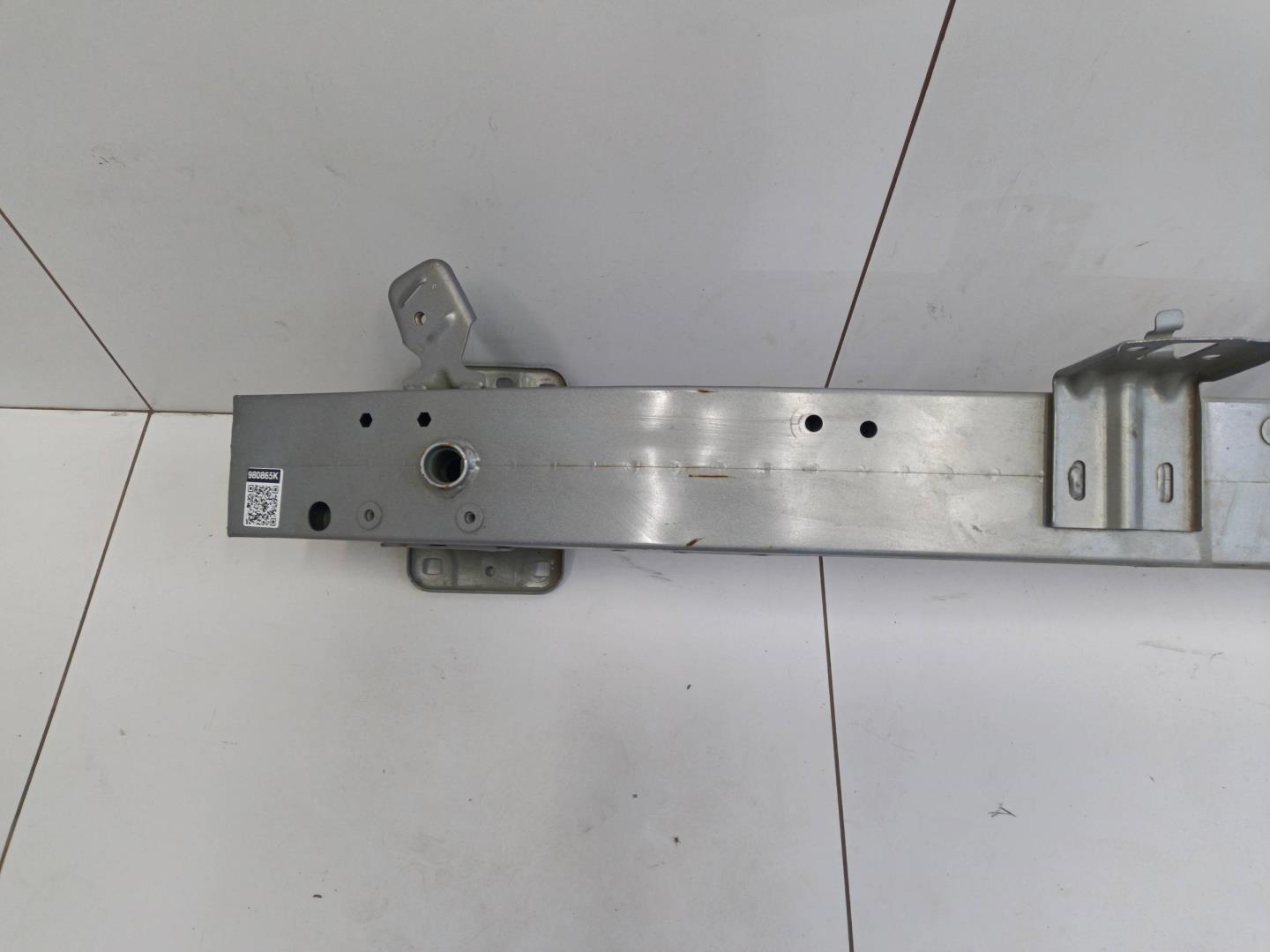 Усилитель переднего бампера