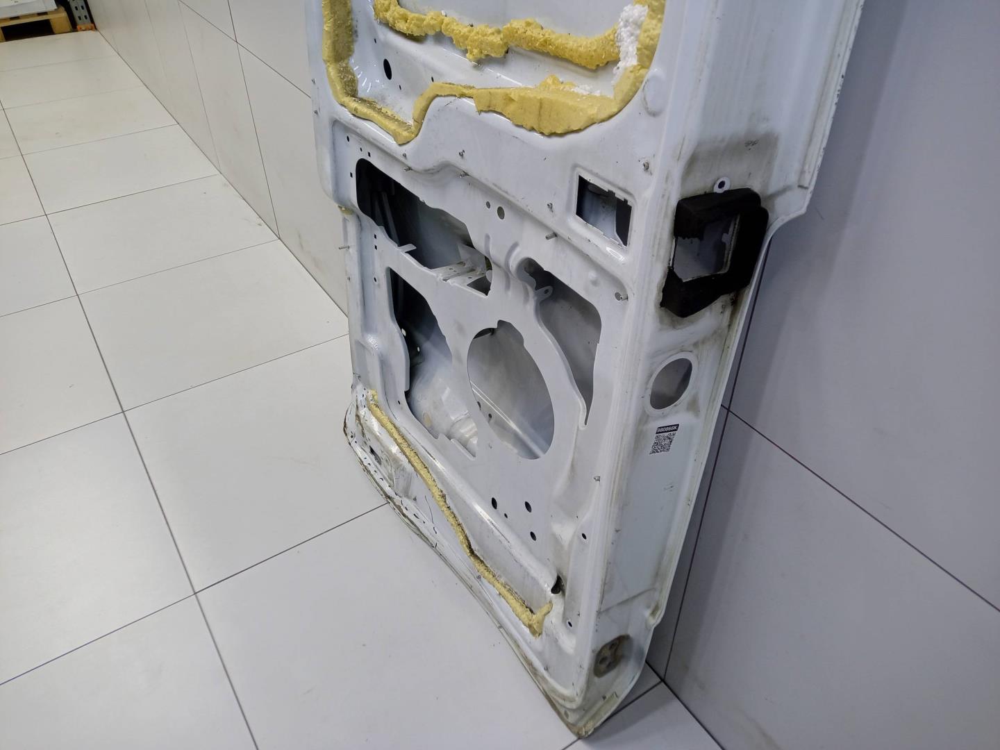 Дверь задняя левая