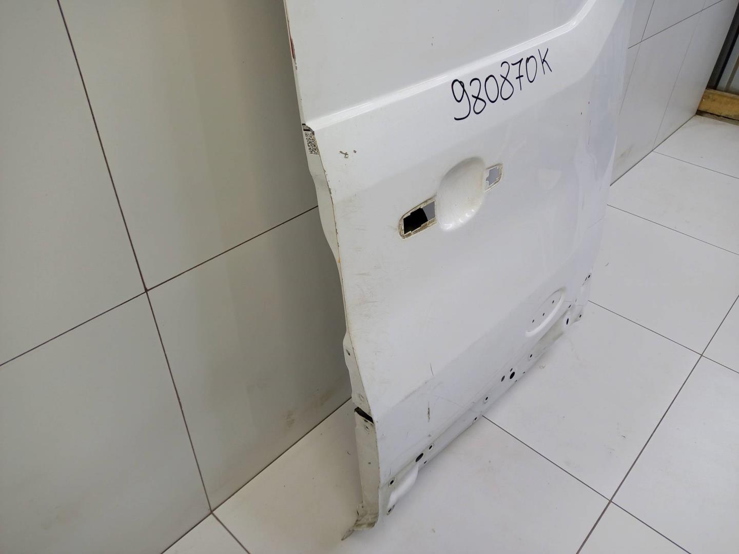 Дверь задняя правая