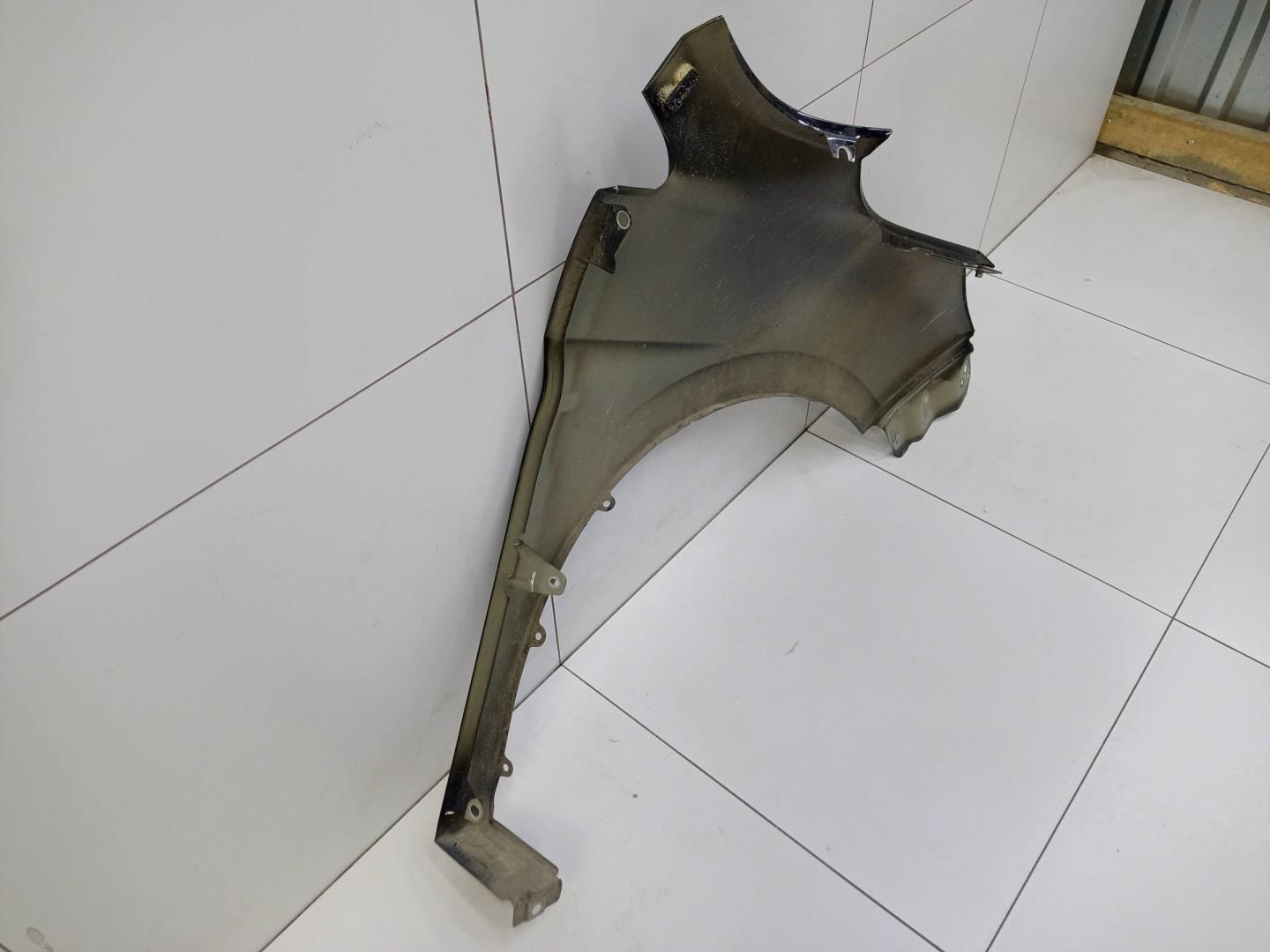 Крыло переднее левое