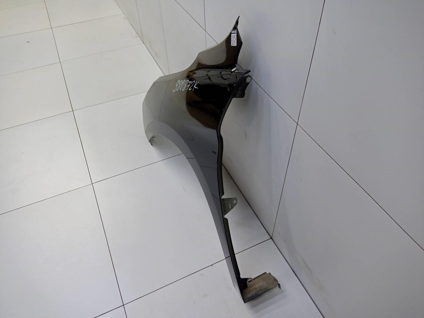 Крыло переднее левое