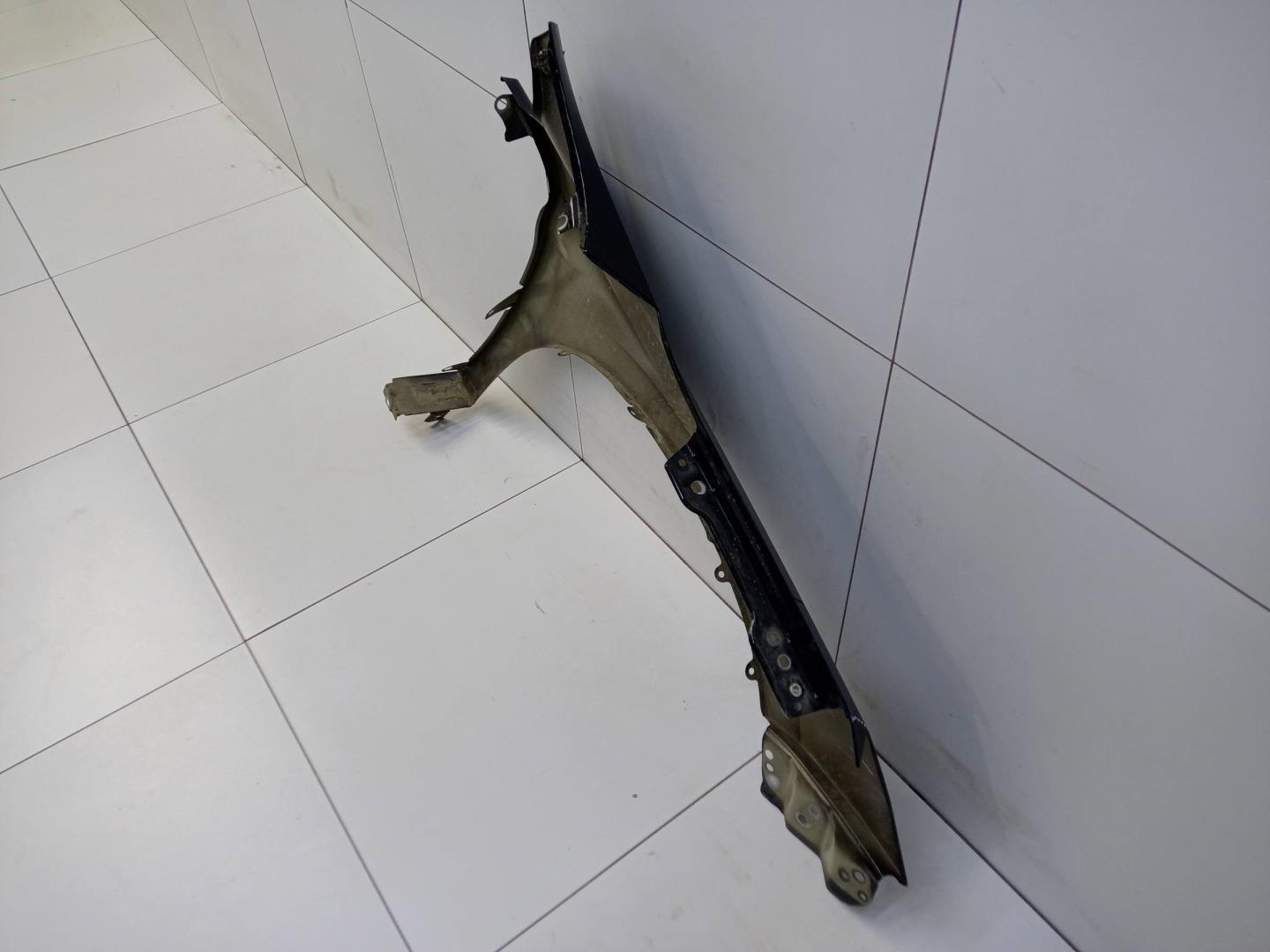 Крыло переднее левое