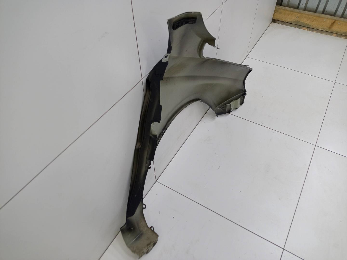 Крыло переднее левое