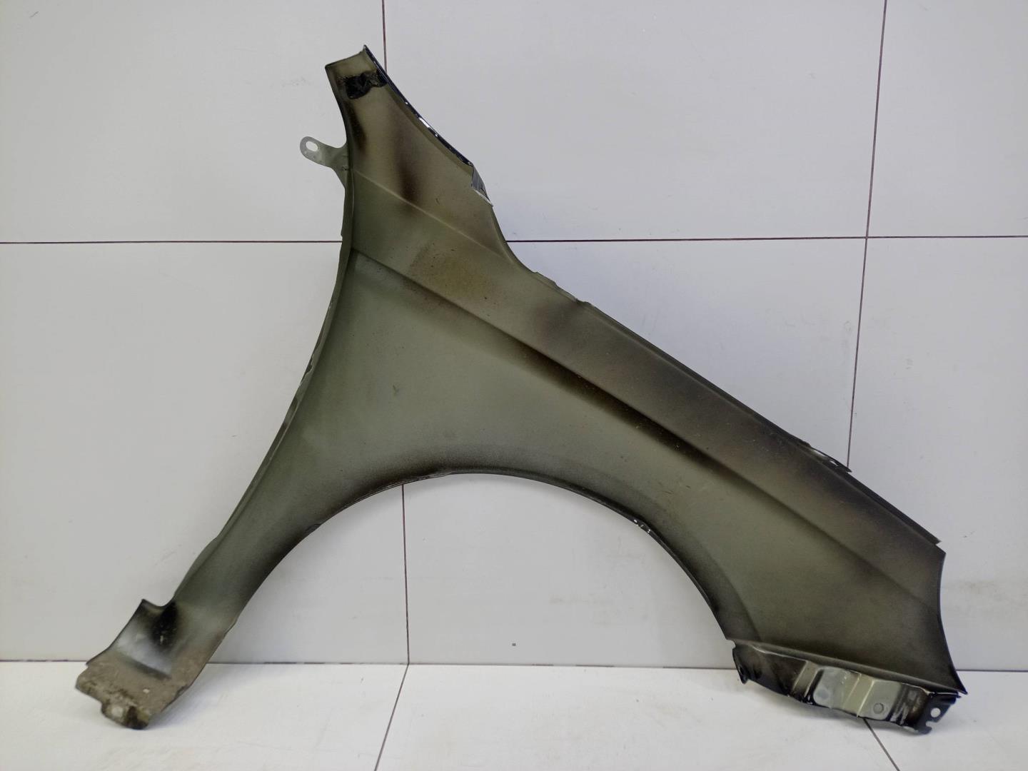 Крыло переднее левое