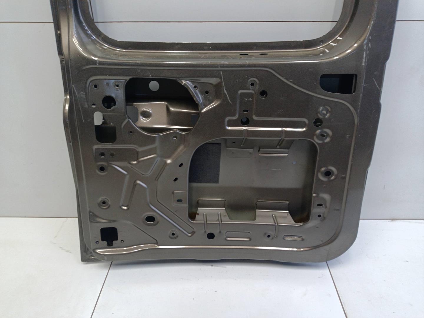 Дверь задняя левая