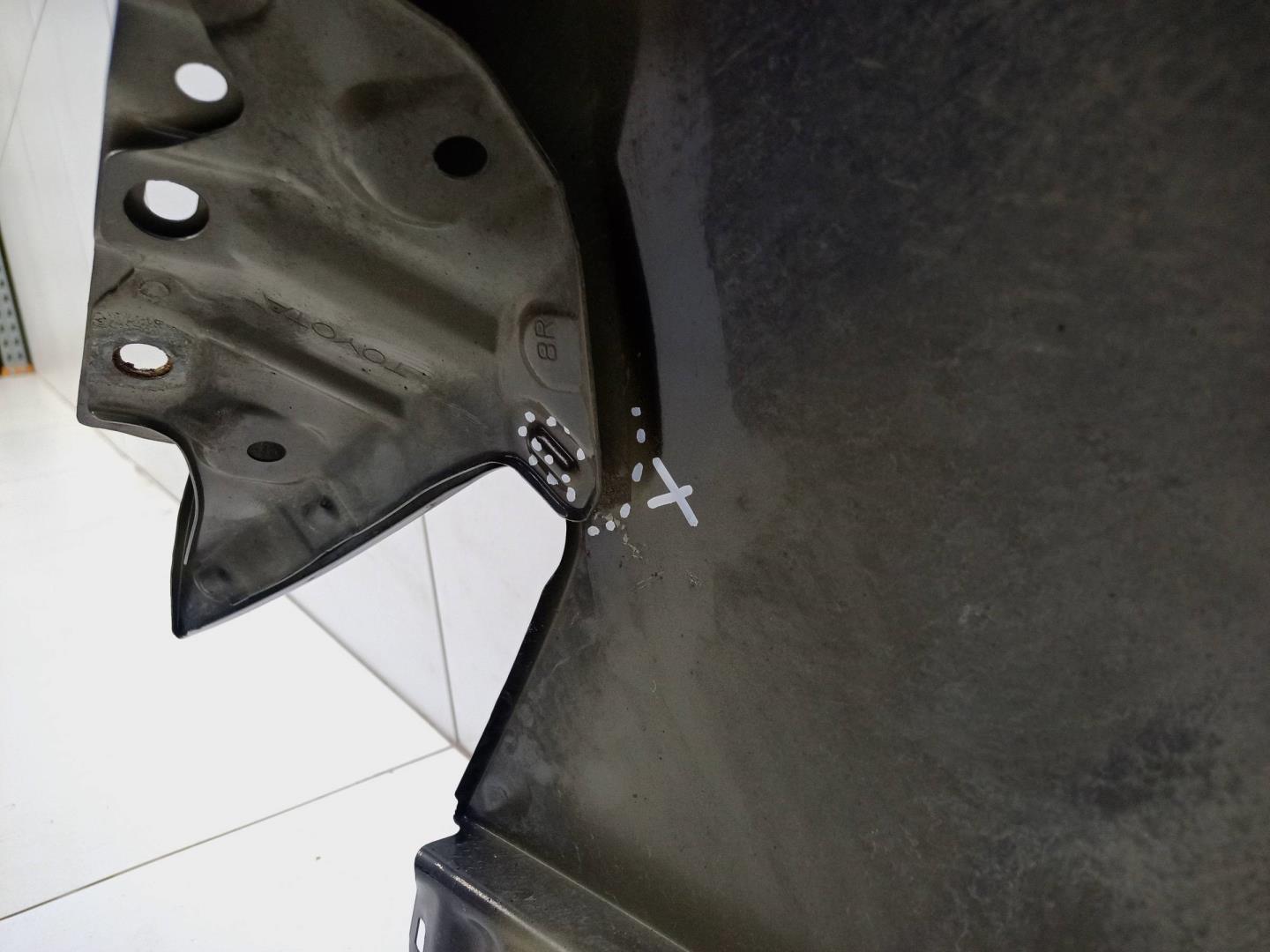 Крыло переднее правое