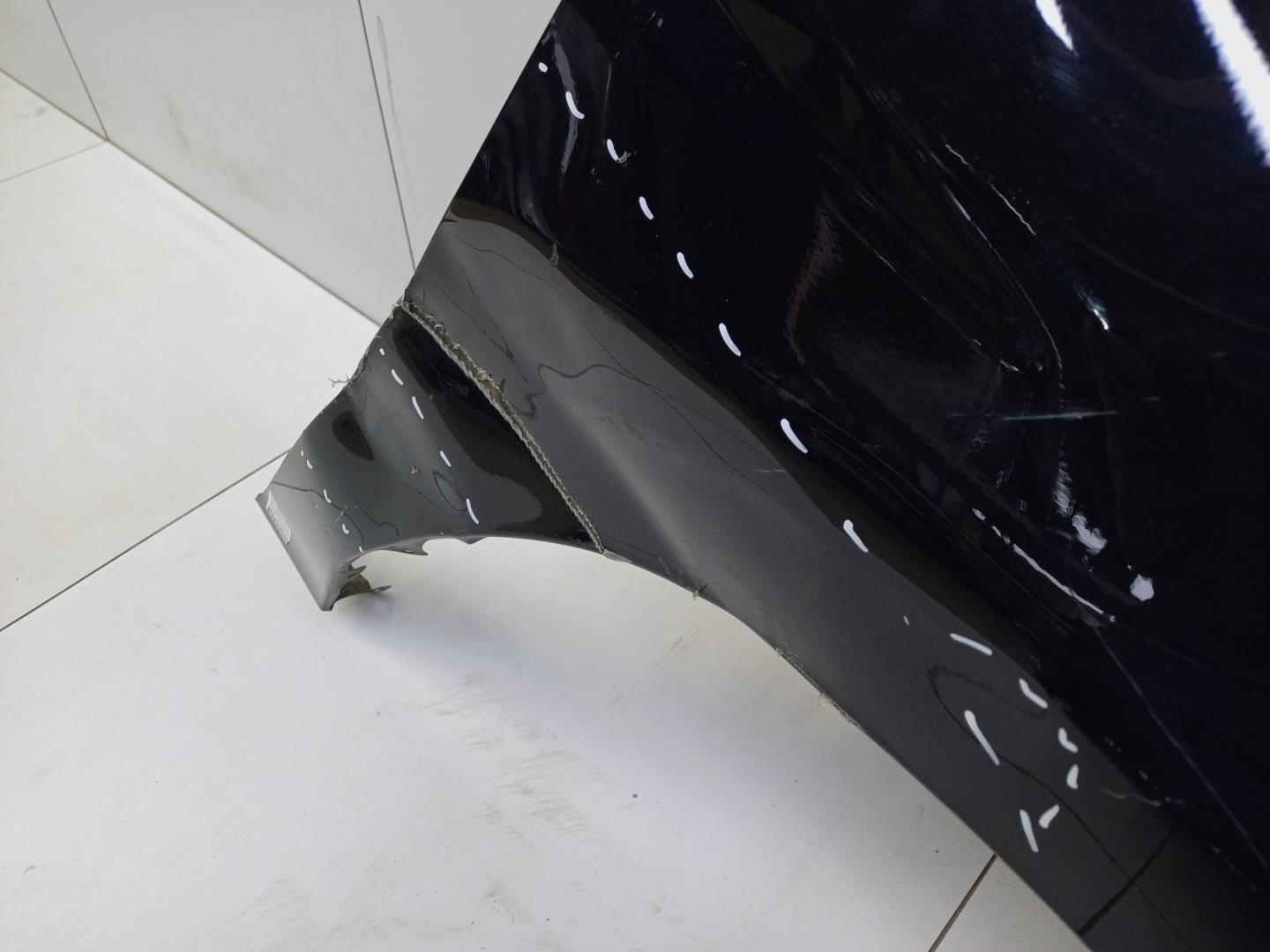 Крыло переднее правое