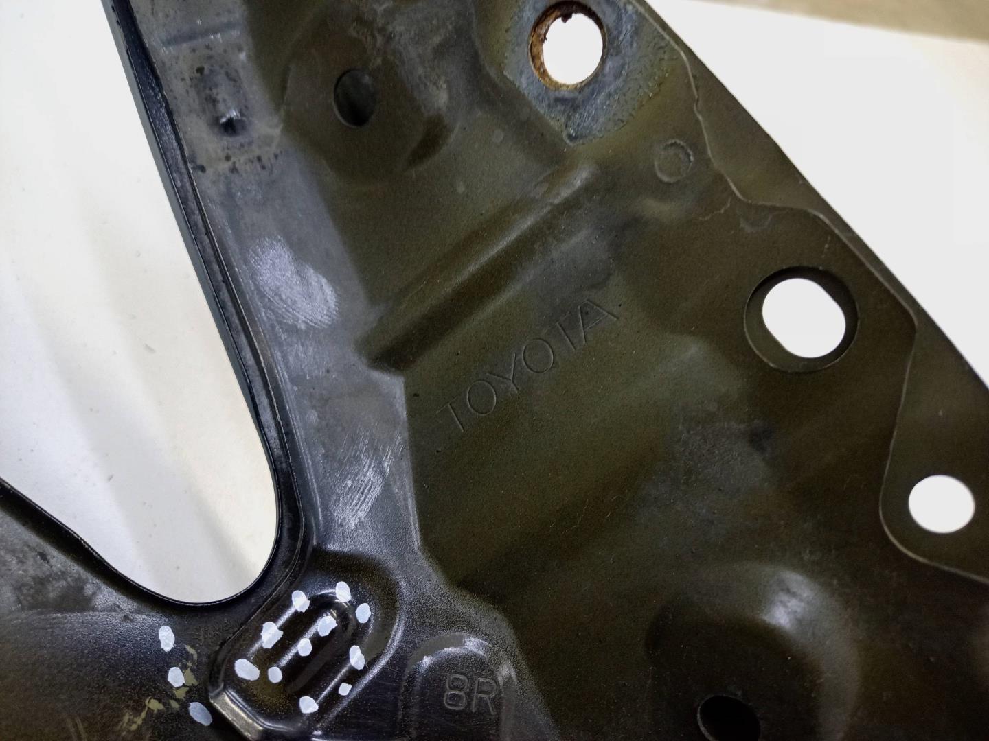 Крыло переднее правое